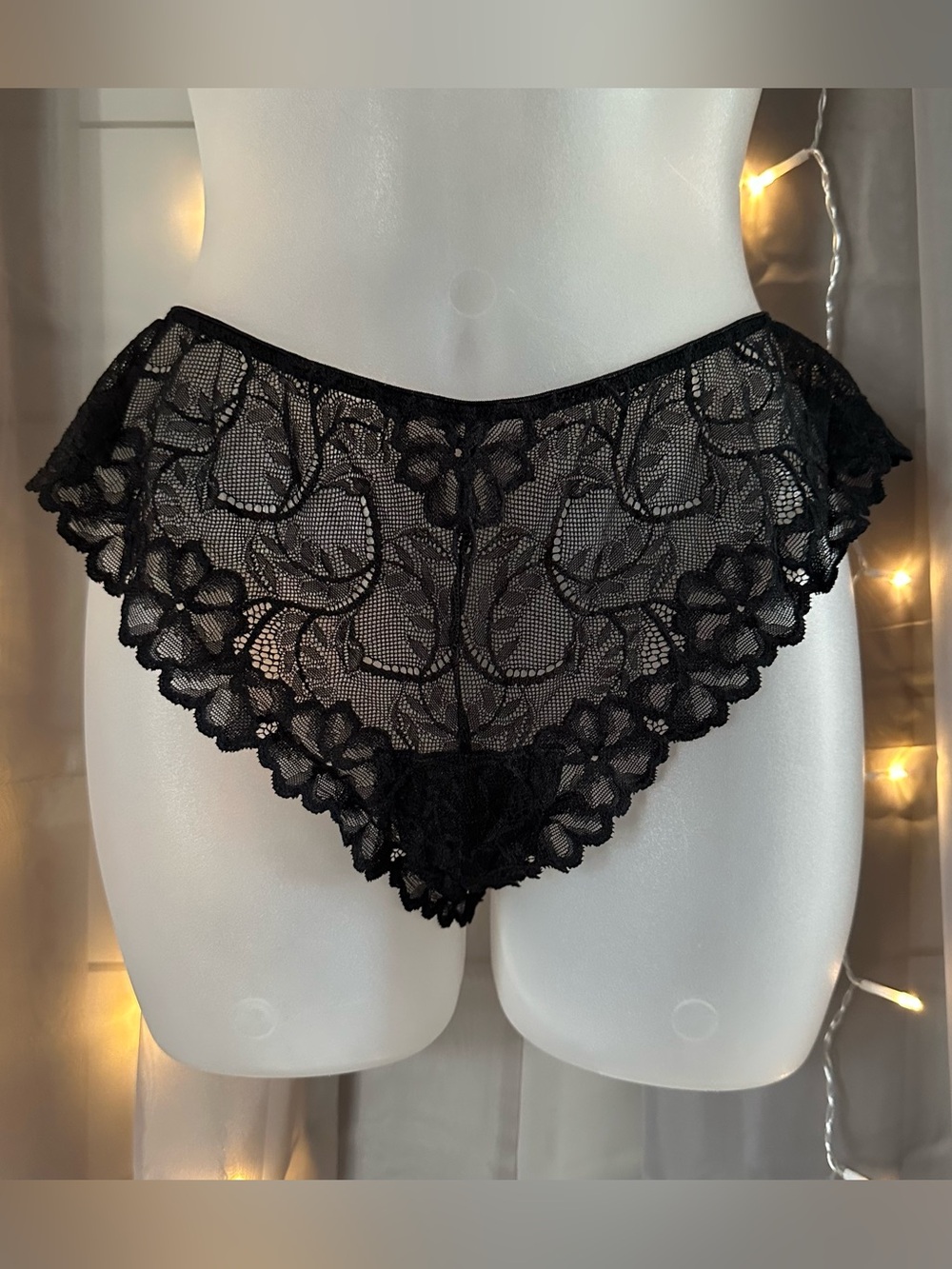 Vintage felina floral black lace thong panties Sz L